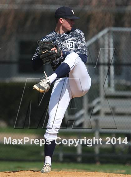 Thumbnail 1 in St. Mary's vs. St. Dominic photogallery.