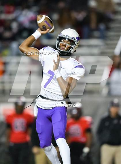 Thumbnail 3 in Hillcrest vs. Ridge View (SCHSL Class AAAAA 2nd Round Playoff) photogallery.
