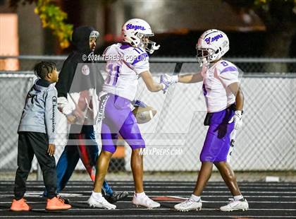 Thumbnail 2 in Hillcrest vs. Ridge View (SCHSL Class AAAAA 2nd Round Playoff) photogallery.