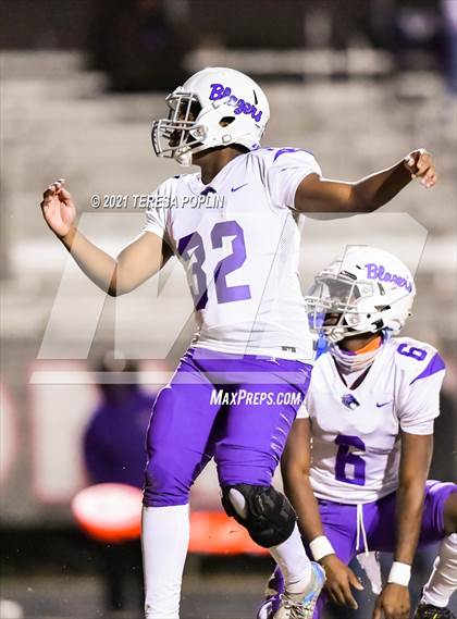Thumbnail 2 in Hillcrest vs. Ridge View (SCHSL Class AAAAA 2nd Round Playoff) photogallery.