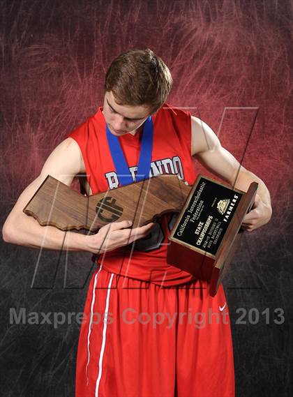 Thumbnail 1 in Redondo Union (CIF State D2 Award Photos) photogallery.