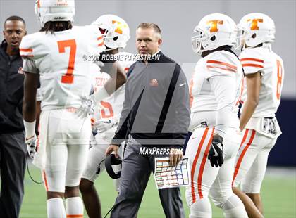Thumbnail 2 in Texas vs. Highland Park (UIL 5A Division 1 Bi-District) photogallery.