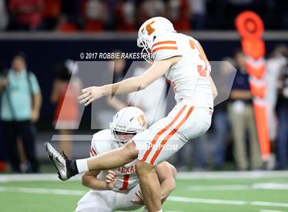 Thumbnail 2 in Texas vs. Highland Park (UIL 5A Division 1 Bi-District) photogallery.