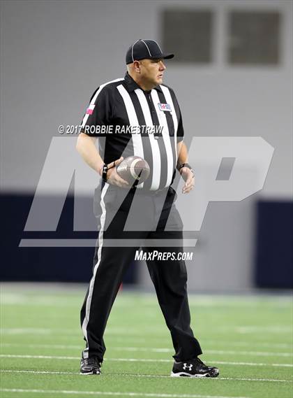 Thumbnail 2 in Texas vs. Highland Park (UIL 5A Division 1 Bi-District) photogallery.