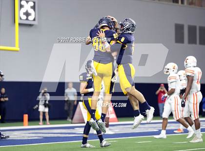 Thumbnail 2 in Texas vs. Highland Park (UIL 5A Division 1 Bi-District) photogallery.