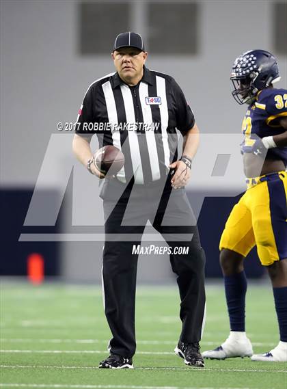 Thumbnail 3 in Texas vs. Highland Park (UIL 5A Division 1 Bi-District) photogallery.