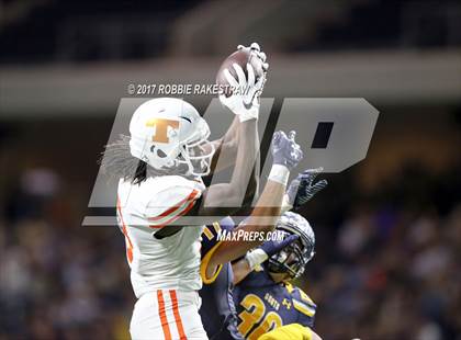 Thumbnail 3 in Texas vs. Highland Park (UIL 5A Division 1 Bi-District) photogallery.
