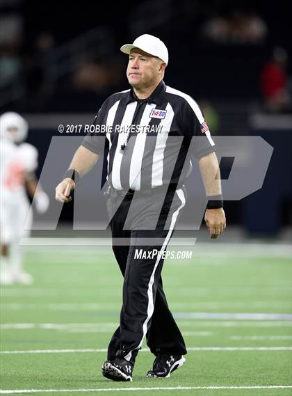 Thumbnail 3 in Texas vs. Highland Park (UIL 5A Division 1 Bi-District) photogallery.