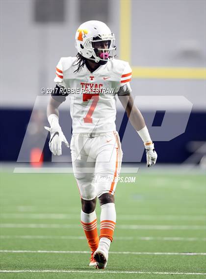 Thumbnail 2 in Texas vs. Highland Park (UIL 5A Division 1 Bi-District) photogallery.