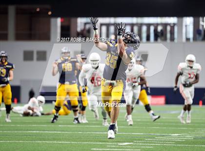 Thumbnail 2 in Texas vs. Highland Park (UIL 5A Division 1 Bi-District) photogallery.