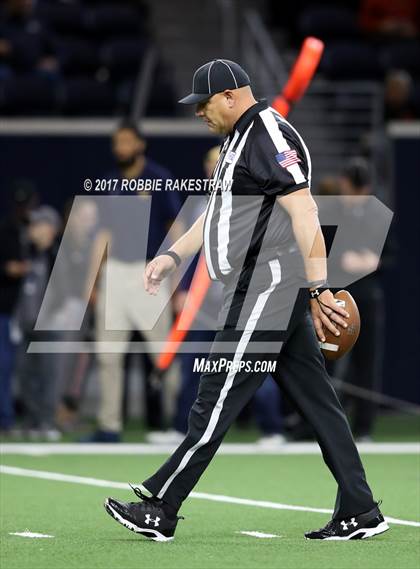 Thumbnail 2 in Texas vs. Highland Park (UIL 5A Division 1 Bi-District) photogallery.