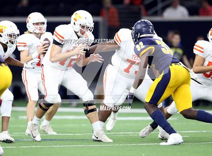 Thumbnail 2 in Texas vs. Highland Park (UIL 5A Division 1 Bi-District) photogallery.