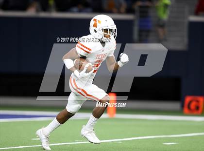 Thumbnail 2 in Texas vs. Highland Park (UIL 5A Division 1 Bi-District) photogallery.