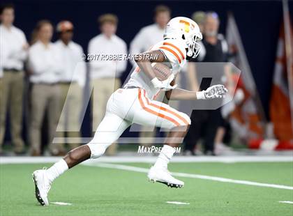 Thumbnail 2 in Texas vs. Highland Park (UIL 5A Division 1 Bi-District) photogallery.