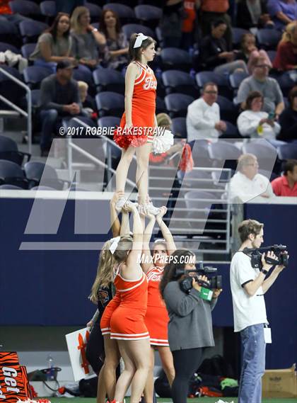 Thumbnail 2 in Texas vs. Highland Park (UIL 5A Division 1 Bi-District) photogallery.