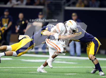 Thumbnail 2 in Texas vs. Highland Park (UIL 5A Division 1 Bi-District) photogallery.