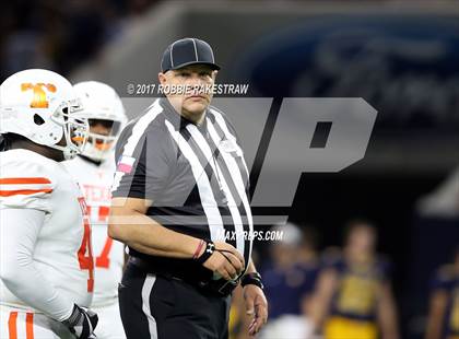Thumbnail 2 in Texas vs. Highland Park (UIL 5A Division 1 Bi-District) photogallery.