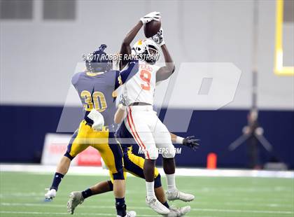 Thumbnail 1 in Texas vs. Highland Park (UIL 5A Division 1 Bi-District) photogallery.