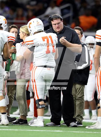 Thumbnail 2 in Texas vs. Highland Park (UIL 5A Division 1 Bi-District) photogallery.