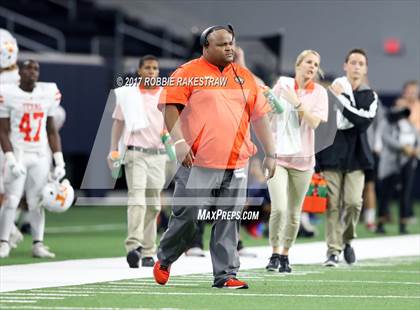 Thumbnail 3 in Texas vs. Highland Park (UIL 5A Division 1 Bi-District) photogallery.