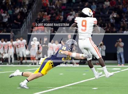 Thumbnail 3 in Texas vs. Highland Park (UIL 5A Division 1 Bi-District) photogallery.