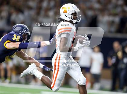 Thumbnail 2 in Texas vs. Highland Park (UIL 5A Division 1 Bi-District) photogallery.