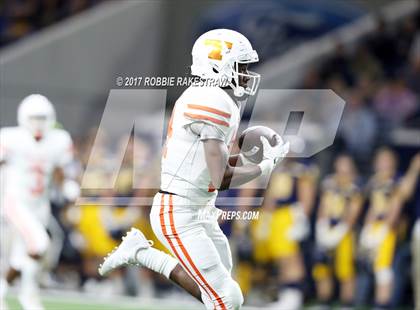 Thumbnail 3 in Texas vs. Highland Park (UIL 5A Division 1 Bi-District) photogallery.