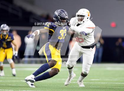 Thumbnail 3 in Texas vs. Highland Park (UIL 5A Division 1 Bi-District) photogallery.