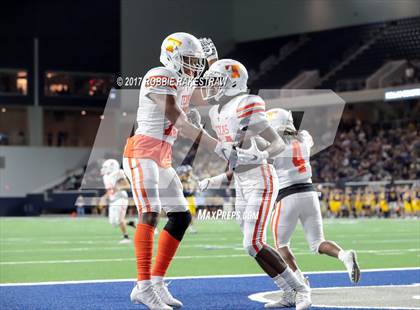 Thumbnail 3 in Texas vs. Highland Park (UIL 5A Division 1 Bi-District) photogallery.