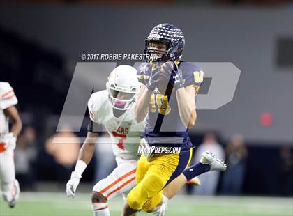 Thumbnail 2 in Texas vs. Highland Park (UIL 5A Division 1 Bi-District) photogallery.