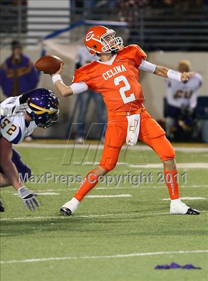 Thumbnail 3 in Sanger vs. Celina (3A Division 1 Region 2 Bi-District Playoffs) photogallery.