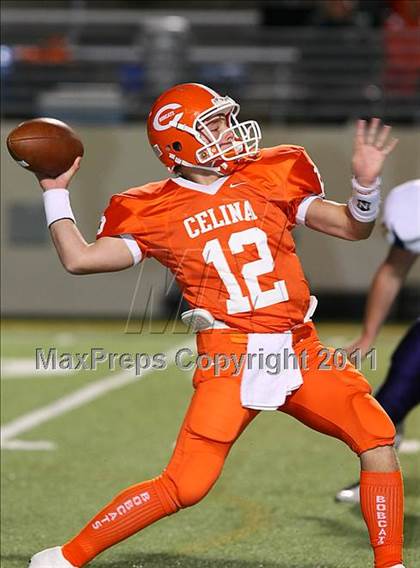 Thumbnail 3 in Sanger vs. Celina (3A Division 1 Region 2 Bi-District Playoffs) photogallery.
