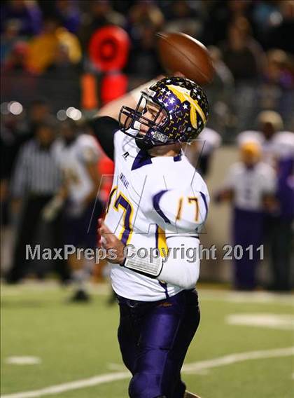 Thumbnail 2 in Sanger vs. Celina (3A Division 1 Region 2 Bi-District Playoffs) photogallery.