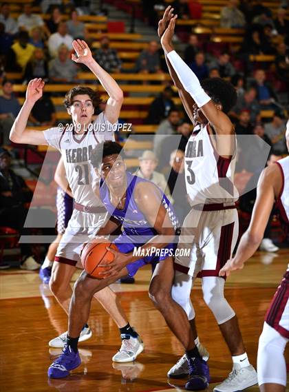 Thumbnail 1 in St. Augustine vs. JSerra Catholic (Nike Extravaganza) photogallery.