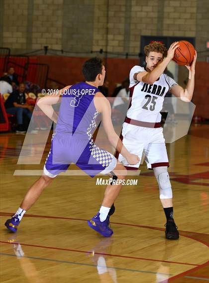 Thumbnail 3 in St. Augustine vs. JSerra Catholic (Nike Extravaganza) photogallery.
