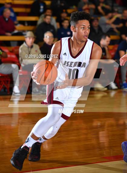 Thumbnail 1 in St. Augustine vs. JSerra Catholic (Nike Extravaganza) photogallery.