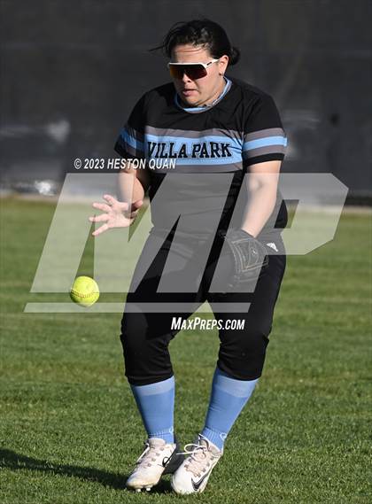 Thumbnail 1 in Villa Park @ Foothill photogallery.