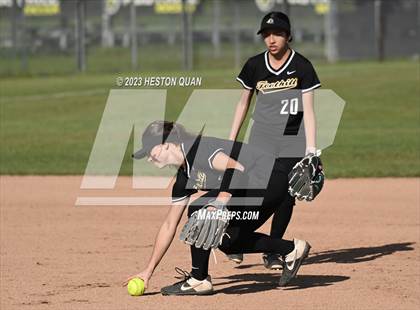 Thumbnail 1 in Villa Park @ Foothill photogallery.