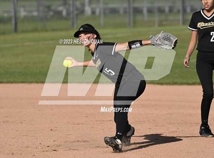 Thumbnail 1 in Villa Park @ Foothill photogallery.