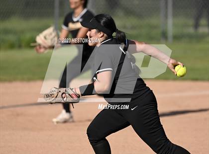 Thumbnail 1 in Villa Park @ Foothill photogallery.