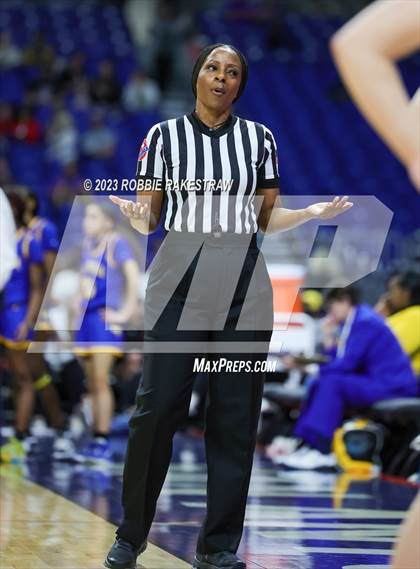 Thumbnail 1 in Glen Rose vs. La Vega (UIL 4A Basketball State Semifinal) photogallery.