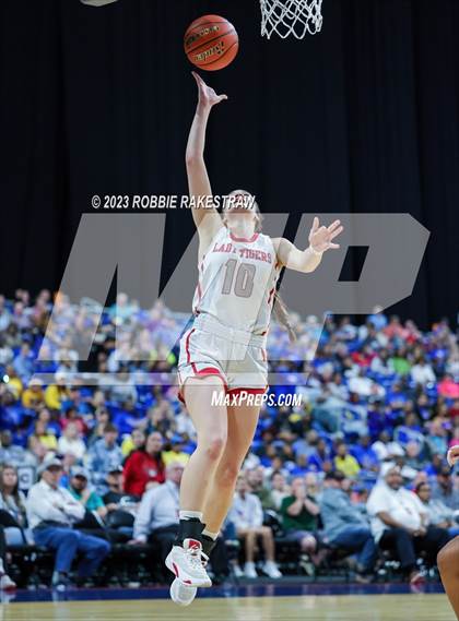 Thumbnail 3 in Glen Rose vs. La Vega (UIL 4A Basketball State Semifinal) photogallery.