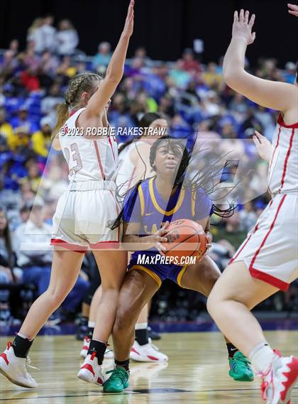 Thumbnail 3 in Glen Rose vs. La Vega (UIL 4A Basketball State Semifinal) photogallery.