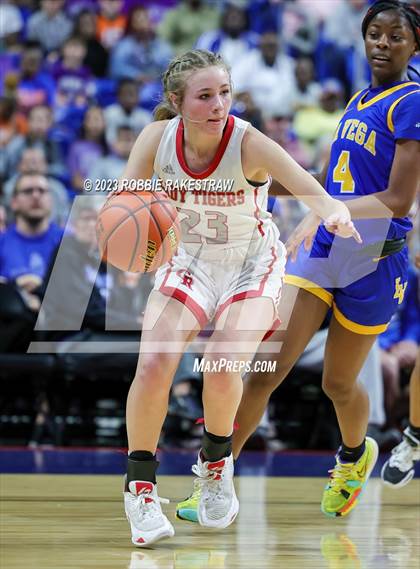 Thumbnail 1 in Glen Rose vs. La Vega (UIL 4A Basketball State Semifinal) photogallery.