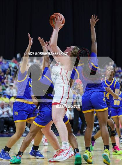 Thumbnail 3 in Glen Rose vs. La Vega (UIL 4A Basketball State Semifinal) photogallery.