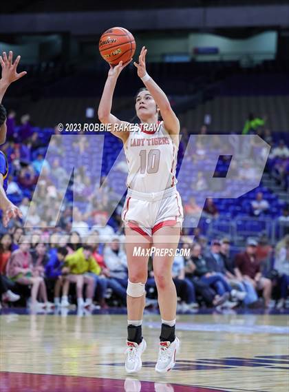 Thumbnail 2 in Glen Rose vs. La Vega (UIL 4A Basketball State Semifinal) photogallery.
