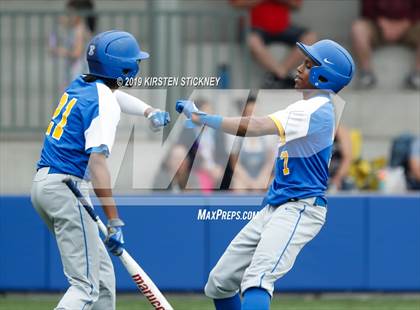 Thumbnail 2 in Simeon vs. Lake View (Chicago Public League Semifinal) photogallery.