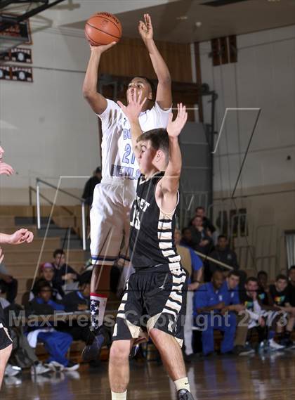 Thumbnail 1 in Saunders vs. Nanuet (Harry Jefferson Showcase) photogallery.