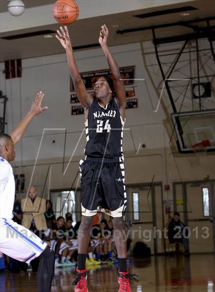 Thumbnail 2 in Saunders vs. Nanuet (Harry Jefferson Showcase) photogallery.