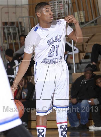 Thumbnail 3 in Saunders vs. Nanuet (Harry Jefferson Showcase) photogallery.